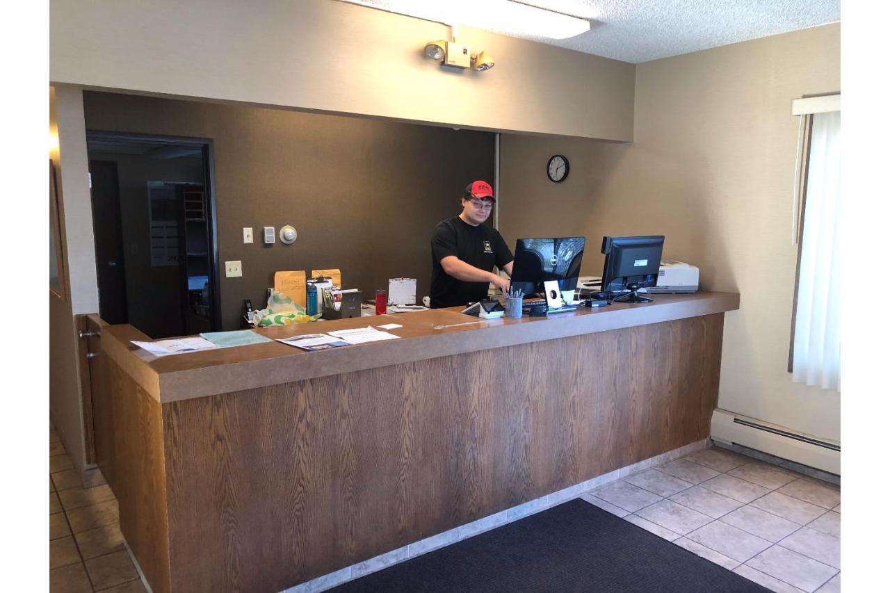Oyo Hotel Glendive - Yellowstone River Bagian luar foto