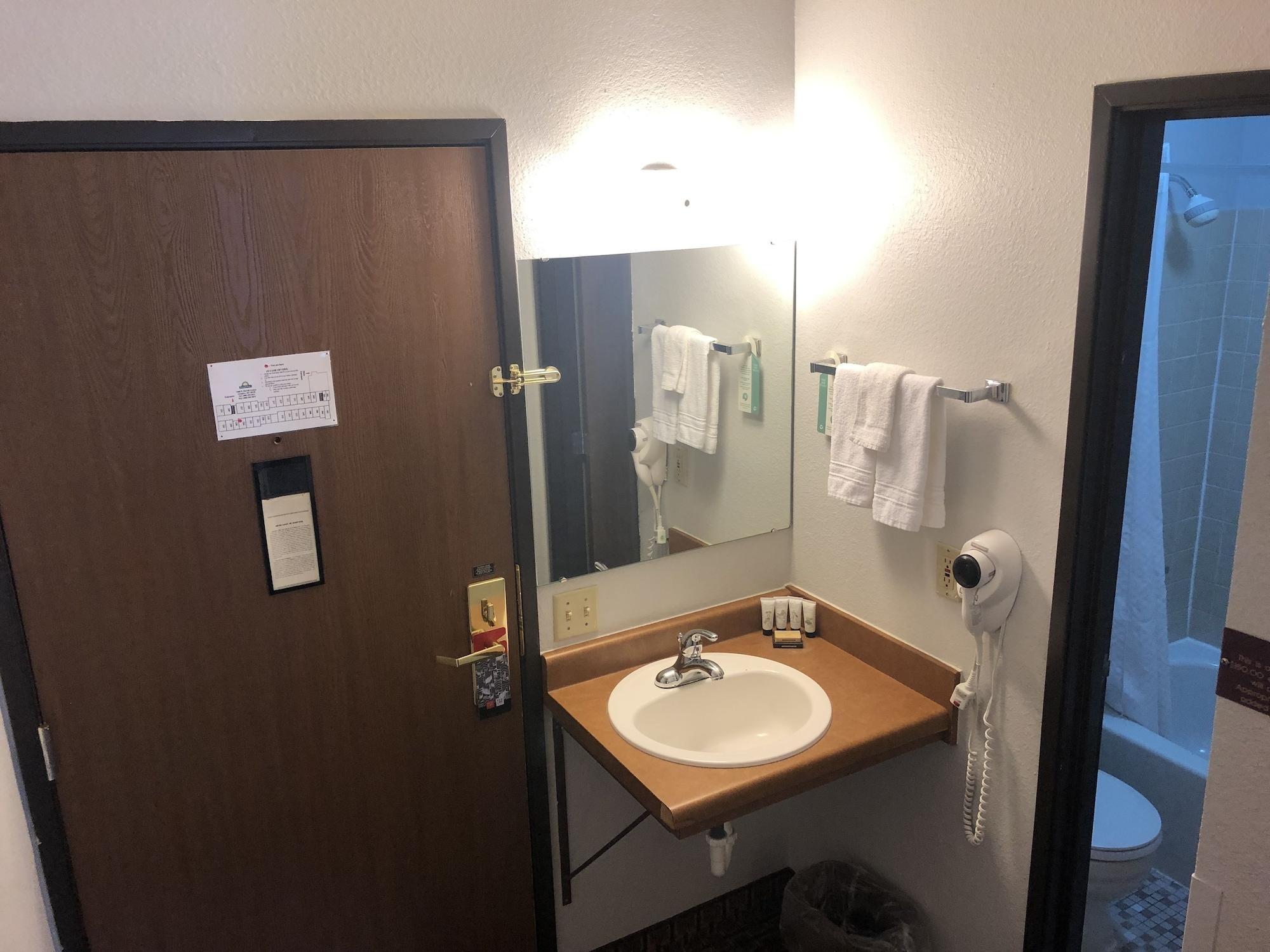 Oyo Hotel Glendive - Yellowstone River Bagian luar foto