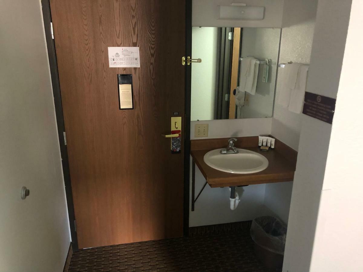 Oyo Hotel Glendive - Yellowstone River Bagian luar foto